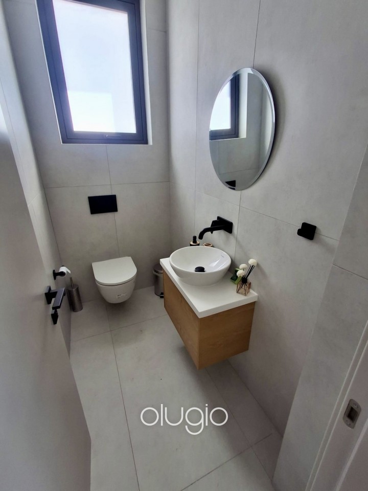 Detached Villa For Sale in Chloraka