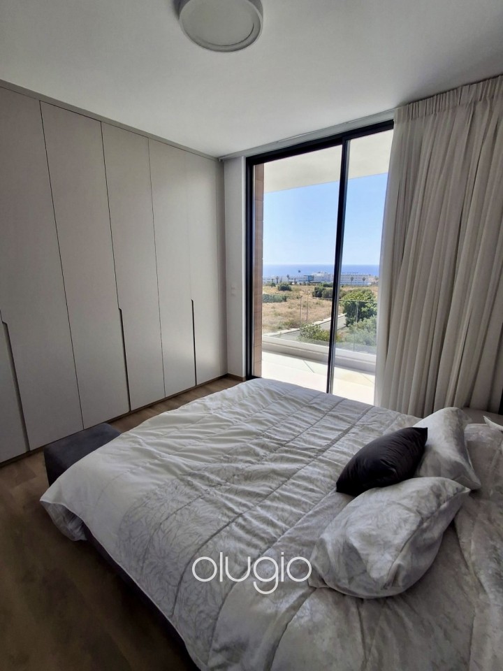 Detached Villa For Sale in Chloraka