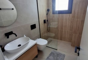 Detached Villa For Sale in Chloraka