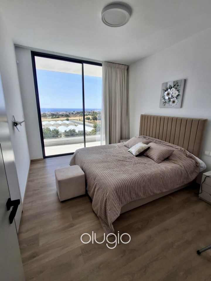 Detached Villa For Sale in Chloraka