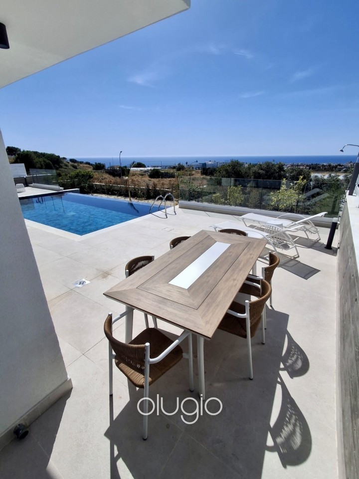 Detached Villa For Sale in Chloraka