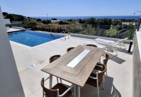 Detached Villa For Sale in Chloraka