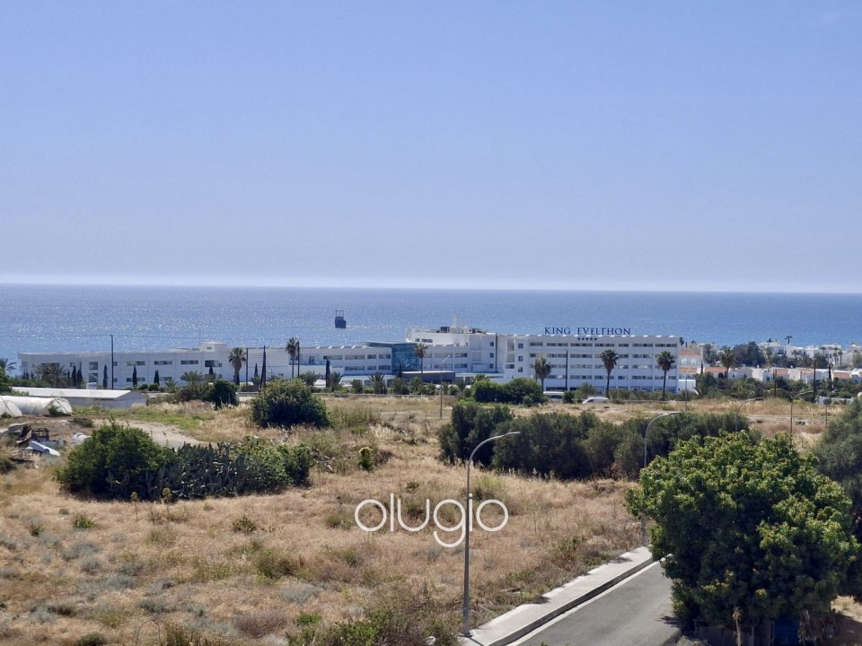 Detached Villa For Sale in Chloraka