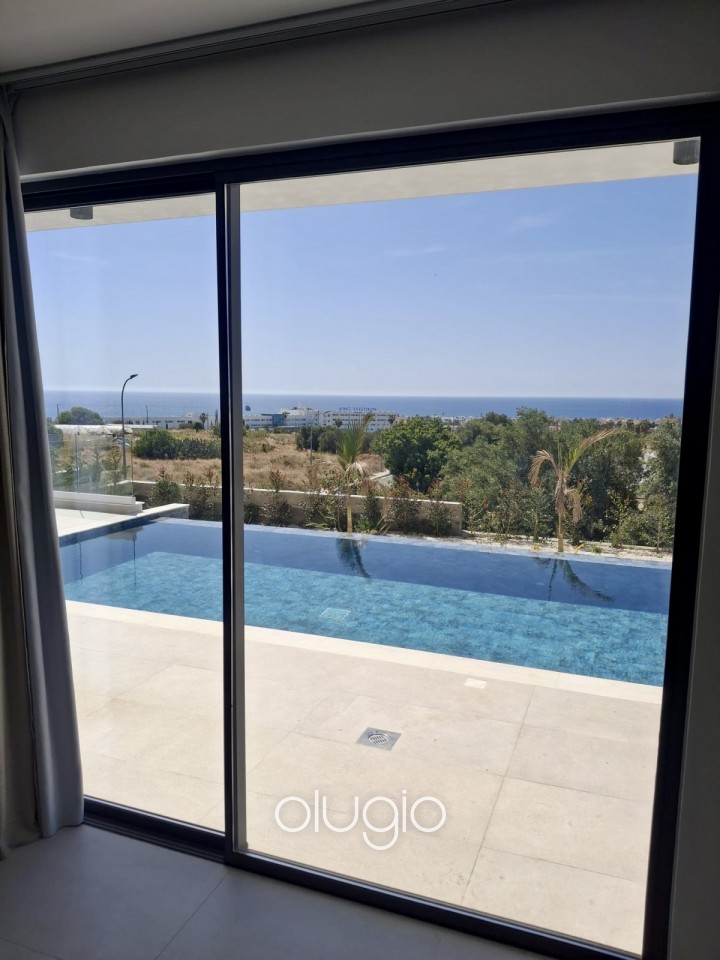 Detached Villa For Sale in Chloraka