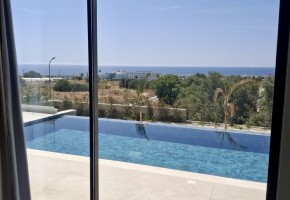 Detached Villa For Sale in Chloraka