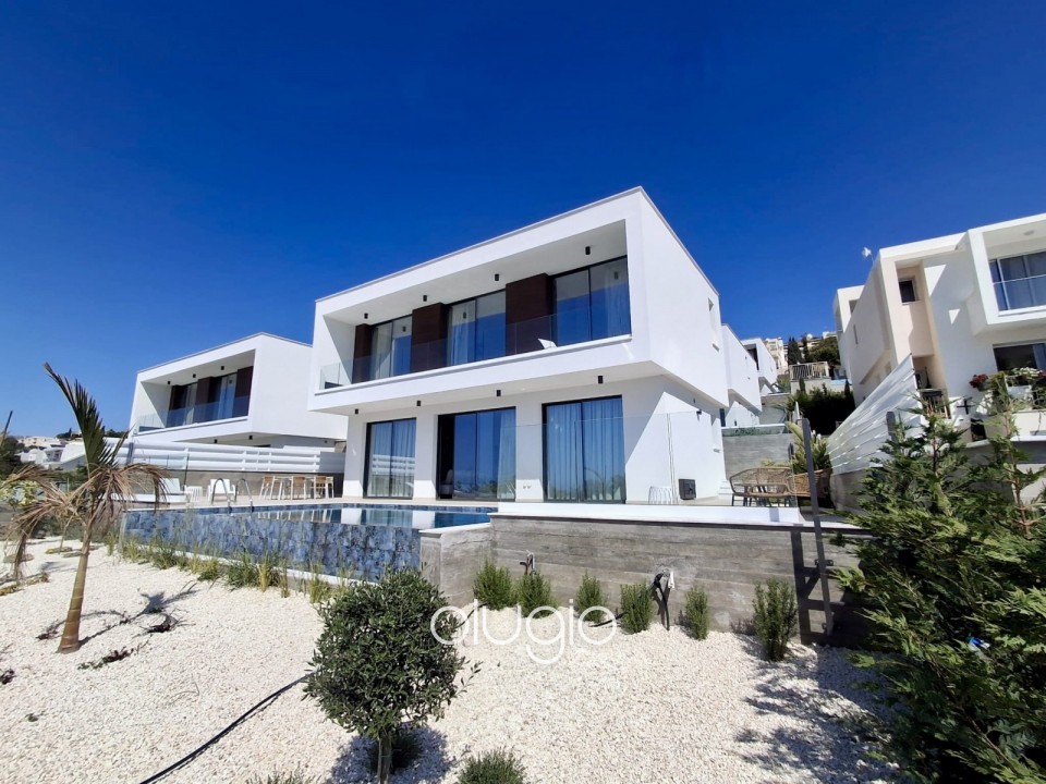 Detached Villa For Sale in Chloraka