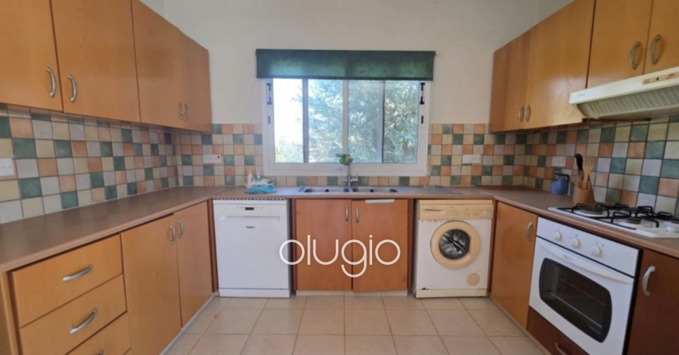 Detached Villa For Sale in Yeroskipou
