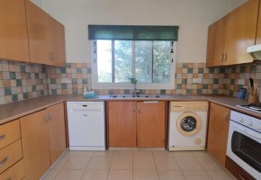 Detached Villa For Sale in Yeroskipou