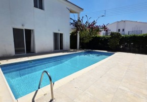 Detached Villa For Sale in Yeroskipou