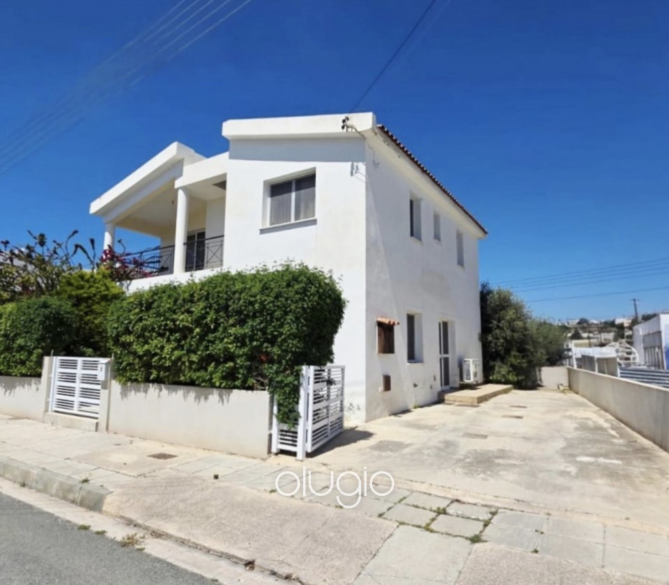 Detached Villa For Sale in Yeroskipou