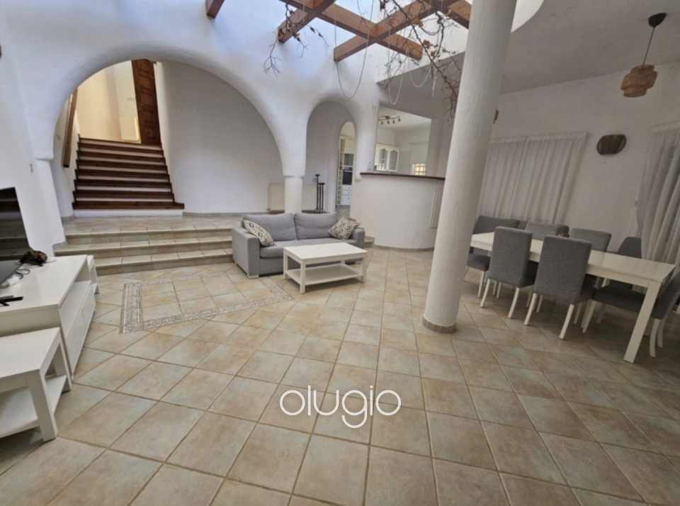 Detached Villa For Sale in Kamares - Tala