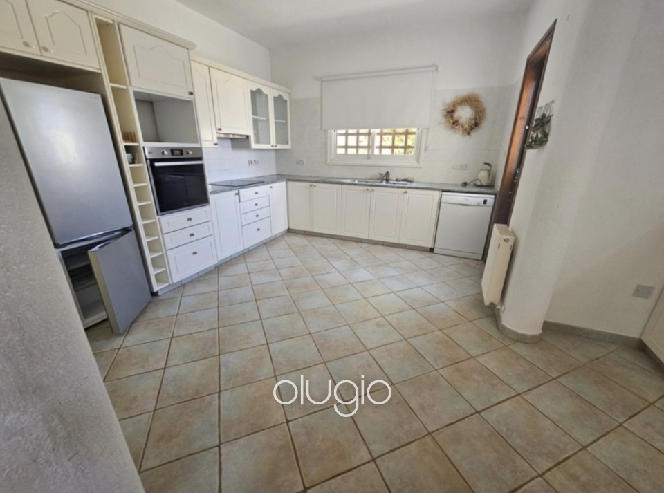Detached Villa For Sale in Kamares - Tala