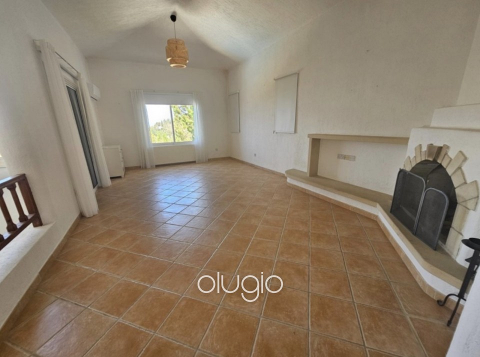 Detached Villa For Sale in Kamares - Tala