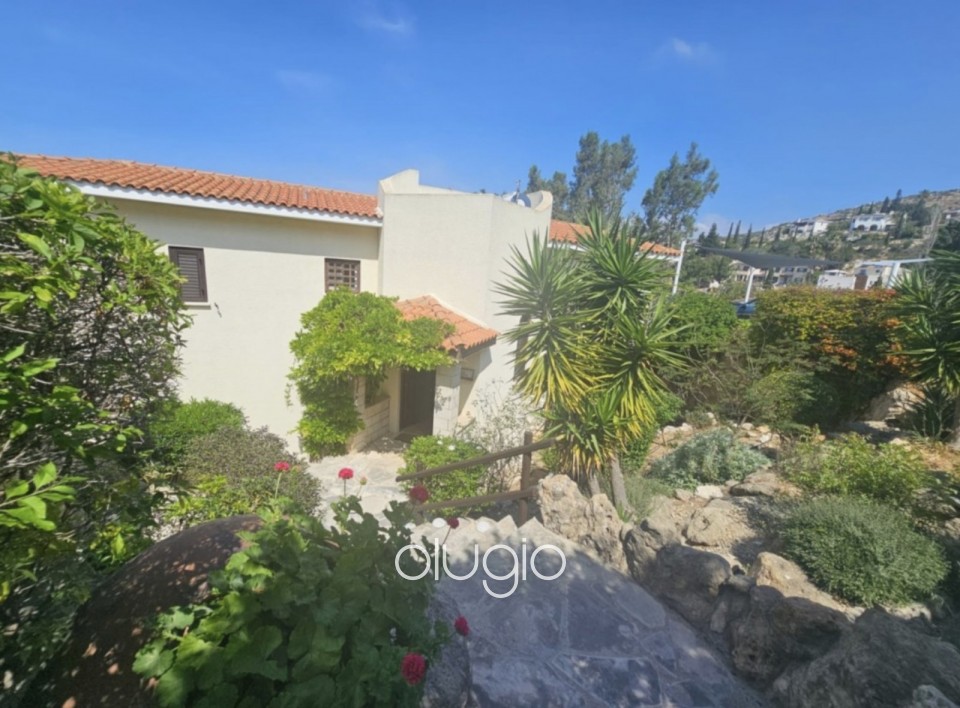 Detached Villa For Sale in Kamares - Tala