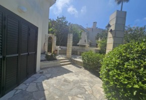 Detached Villa For Sale in Kamares - Tala