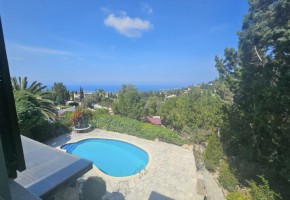 Detached Villa For Sale in Kamares - Tala