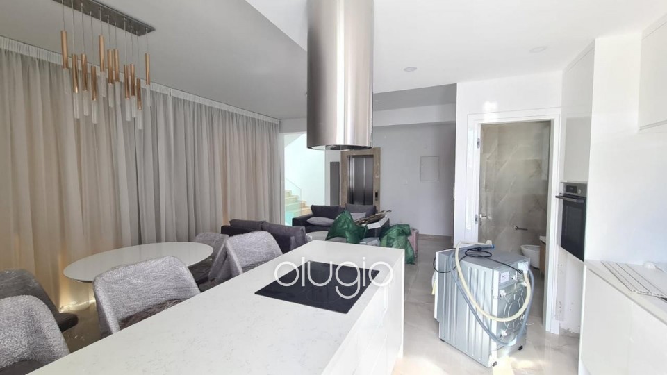 Detached Villa For Rent in Chloraka