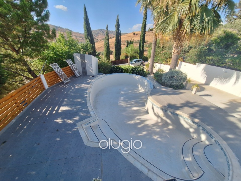 Detached Villa For Rent in Choletria