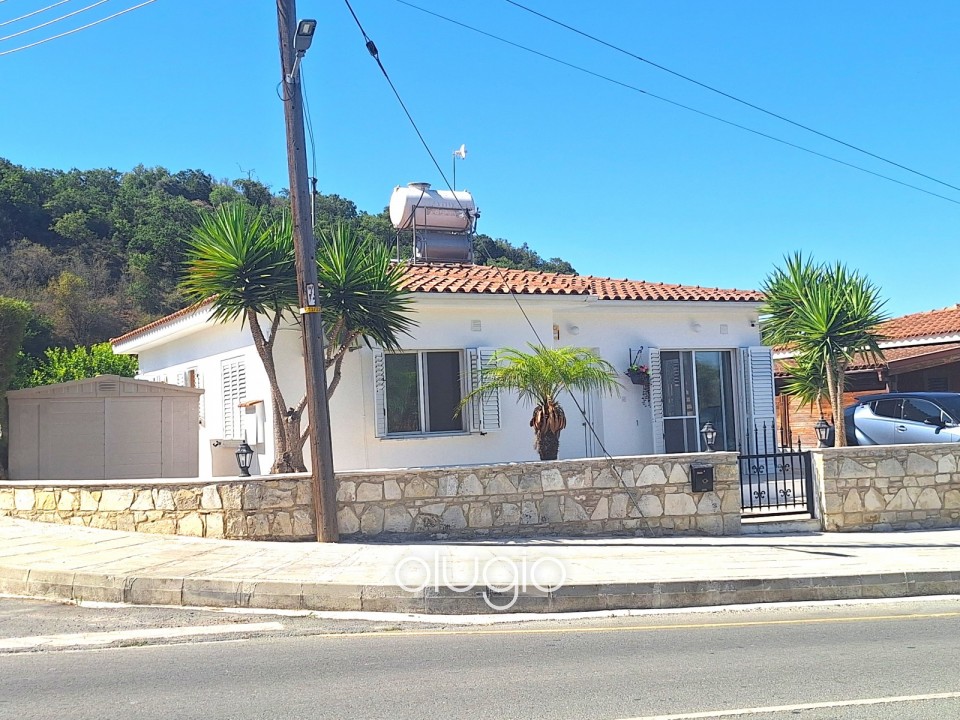 Bungalow For Sale in Polemi
