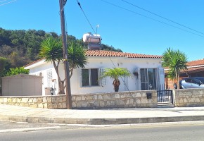 Bungalow For Sale in Polemi, Paphos - SL24656