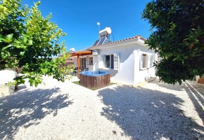 Bungalow For Sale in Polemi