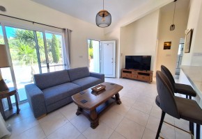 Bungalow For Sale in Polemi