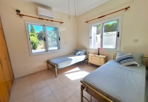 Bungalow For Sale in Polemi