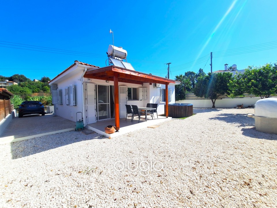 Bungalow For Sale in Polemi