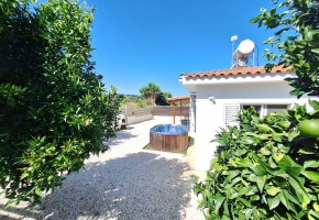 Bungalow For Sale in Polemi