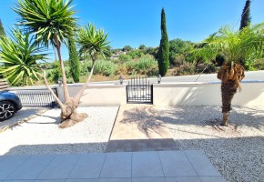 Bungalow For Sale in Polemi