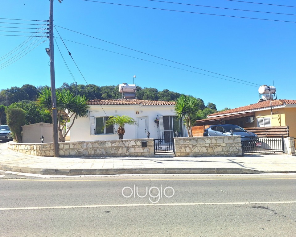 Bungalow For Sale in Polemi