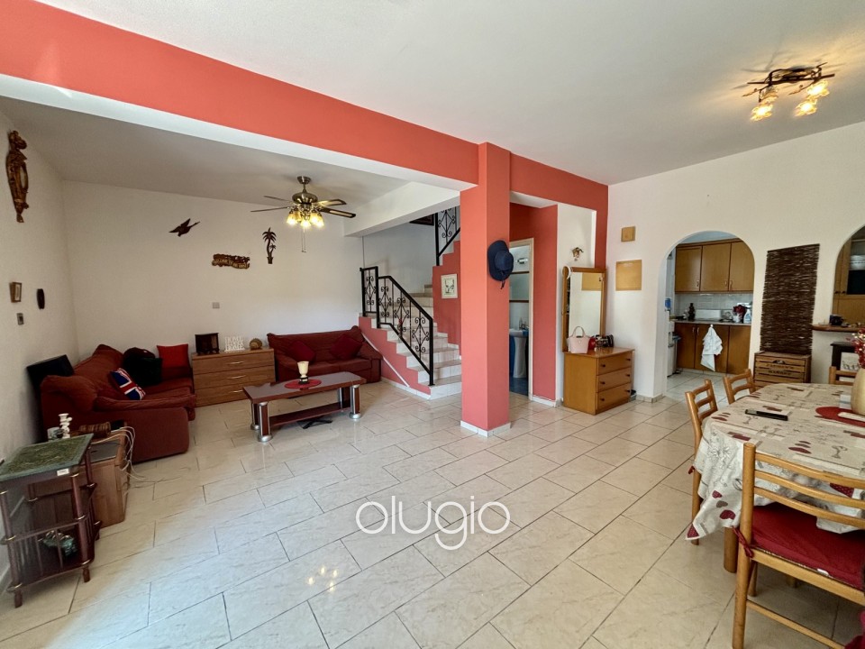 Detached Villa For Sale in Universal