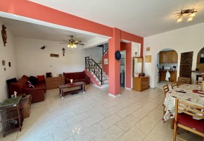 Detached Villa For Sale in Universal