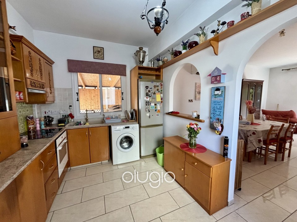 Detached Villa For Sale in Universal