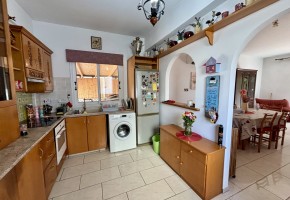 Detached Villa For Sale in Universal