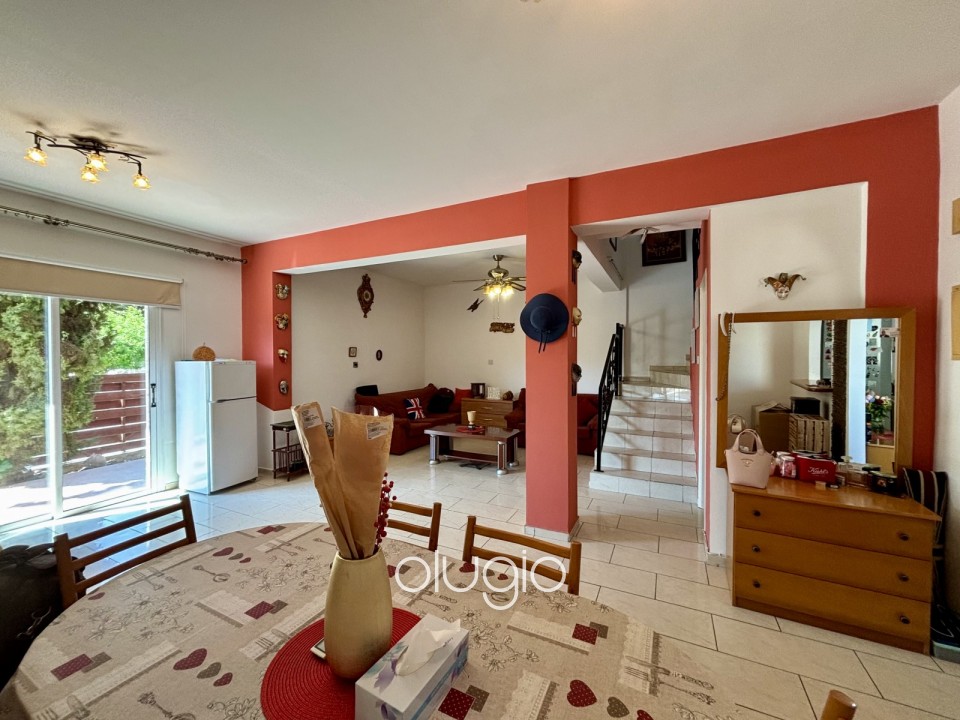 Detached Villa For Sale in Universal