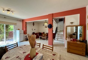 Detached Villa For Sale in Universal