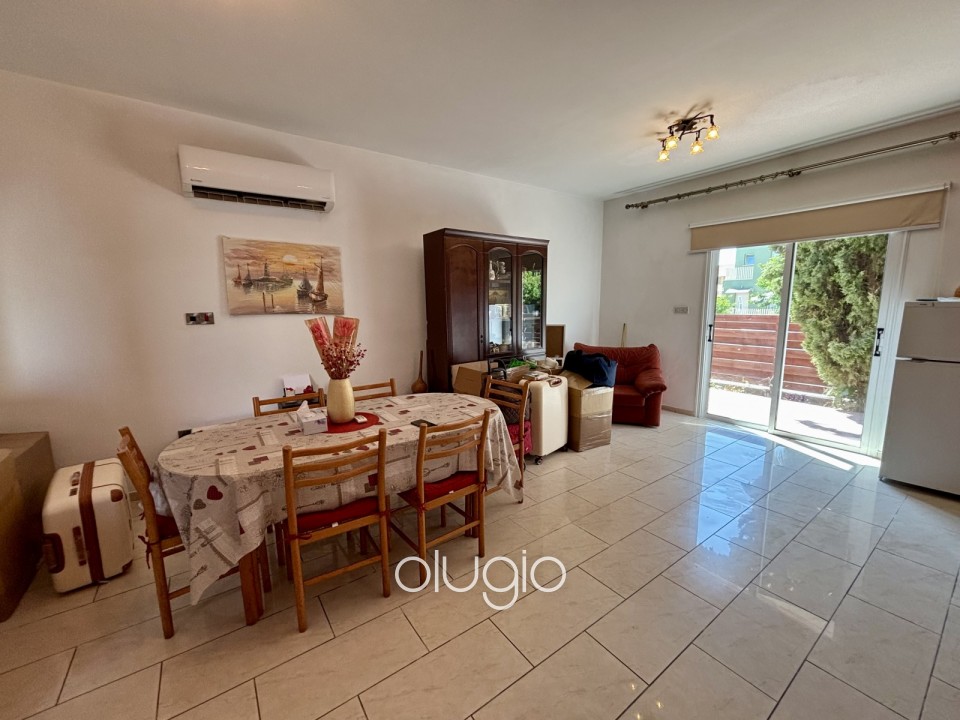 Detached Villa For Sale in Universal