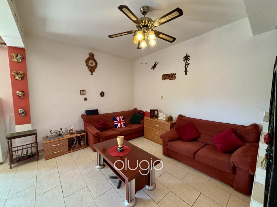 Detached Villa For Sale in Universal