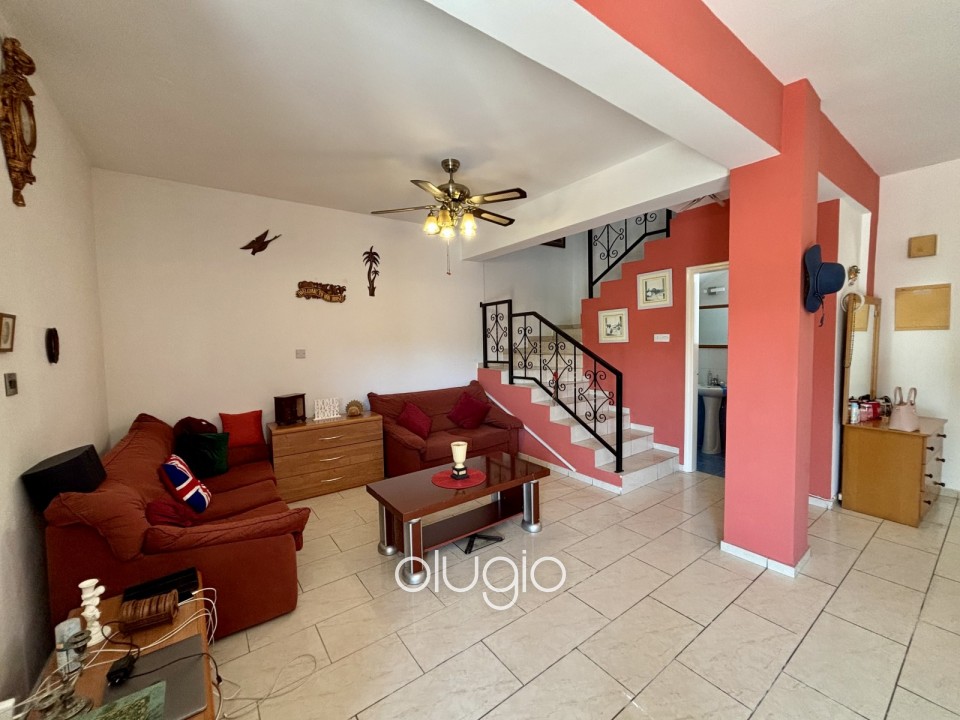 Detached Villa For Sale in Universal