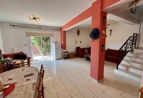 Detached Villa For Sale in Universal