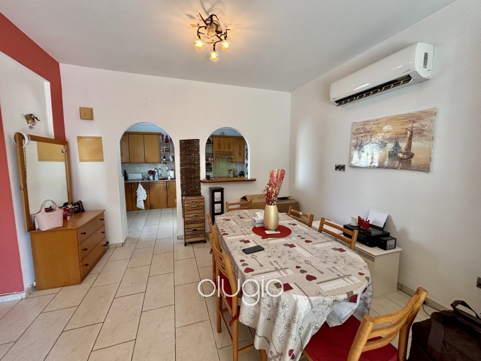 Detached Villa For Sale in Universal
