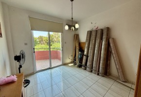 Detached Villa For Sale in Universal