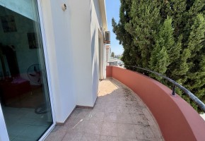 Detached Villa For Sale in Universal
