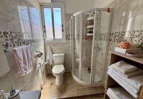 Detached Villa For Sale in Universal