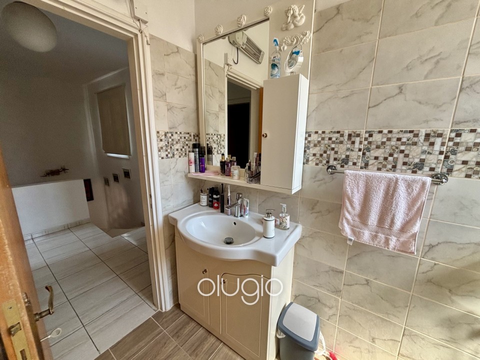 Detached Villa For Sale in Universal