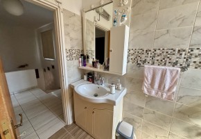 Detached Villa For Sale in Universal