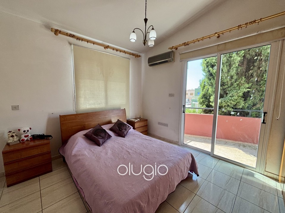 Detached Villa For Sale in Universal