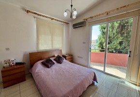 Detached Villa For Sale in Universal