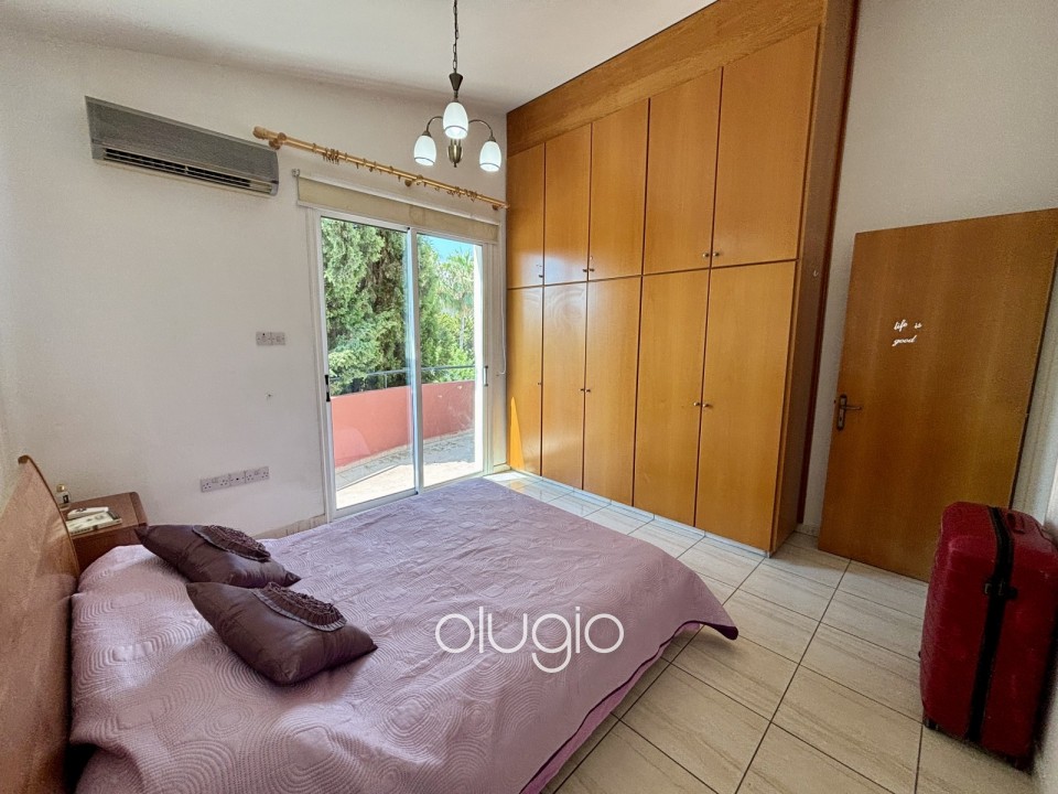 Detached Villa For Sale in Universal